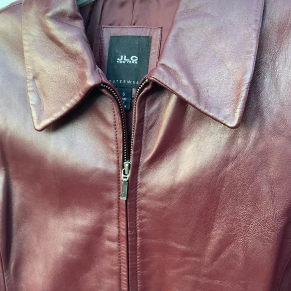 Elegant Burgundy Leather Jacket - Picture 2 of 3